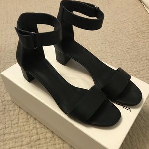 Vince sandals